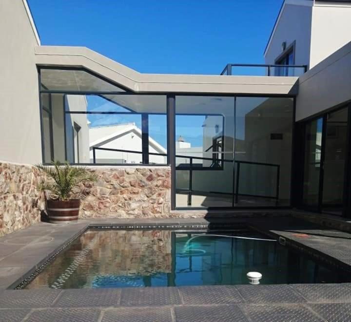 Elizabeth House Hotel Hermanus Exterior photo